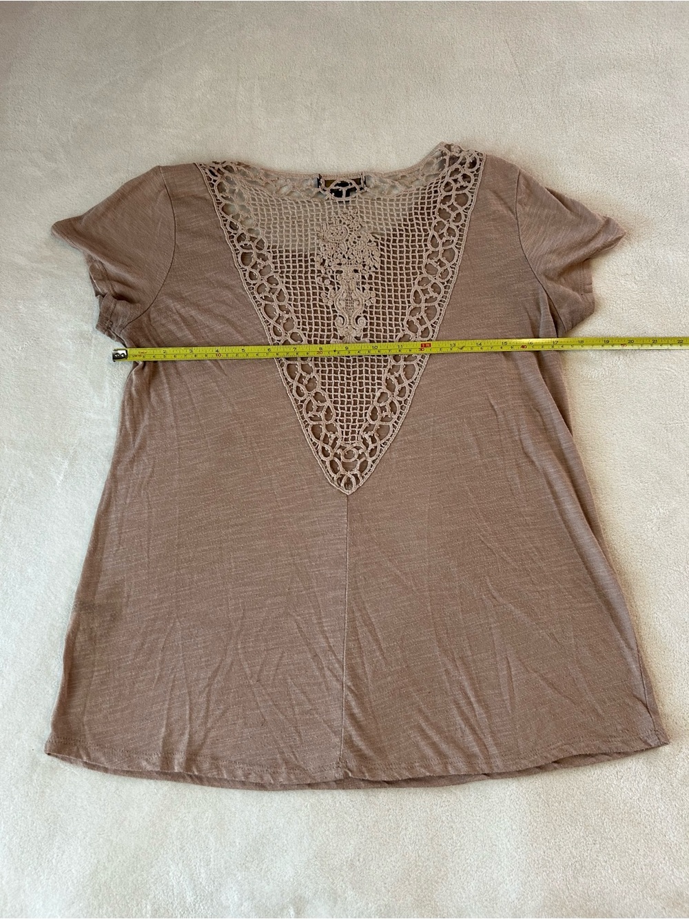 Jeans by Buffalo small tshirt blouse womens beige knit back design crochet work